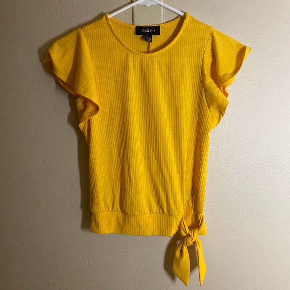 NEW Amy Byer Yellow Flutter Sleeve Boho Blouse - Picture 2 of 5